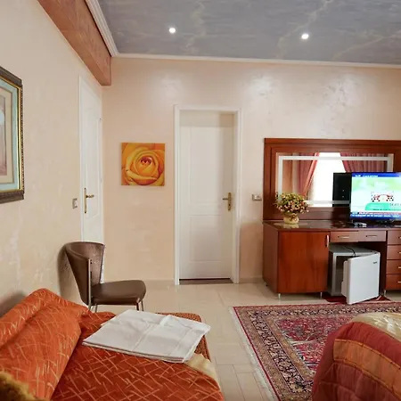 Hotel Lindi 3*